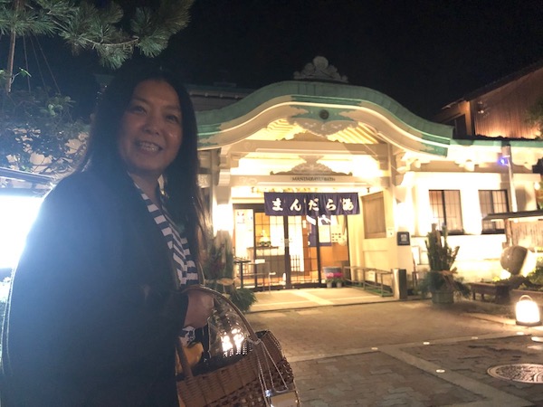 赤と緑の壺湯の「まんだら湯」