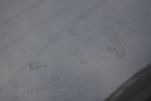 ボンネットの水滴染み ボンネットの水滴染み