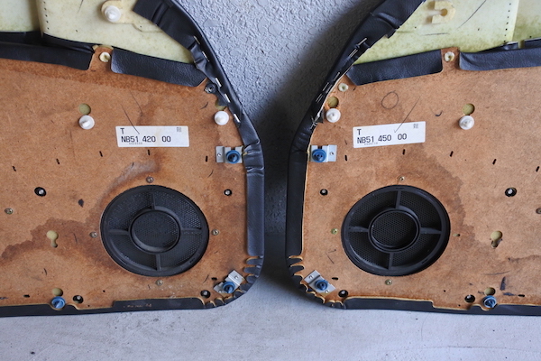 ガレージ保管でも雨水が染みた跡がある