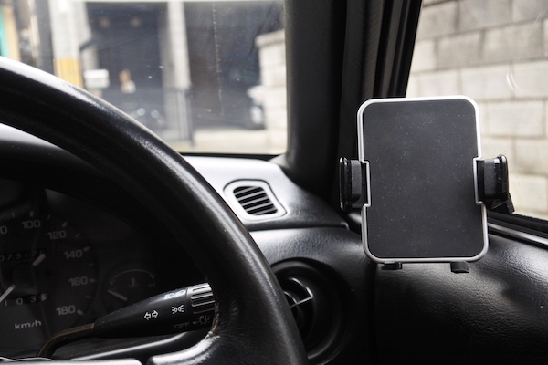 スマホホルダーも再び取り付けて作業完了