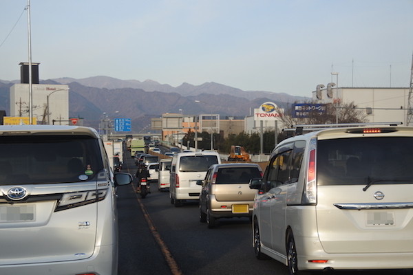 神奈川県は渋滞が多いし、渋滞区間が長い