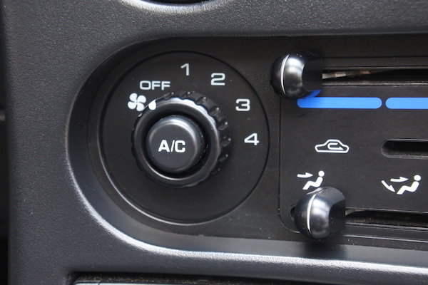エアコンスイッチを