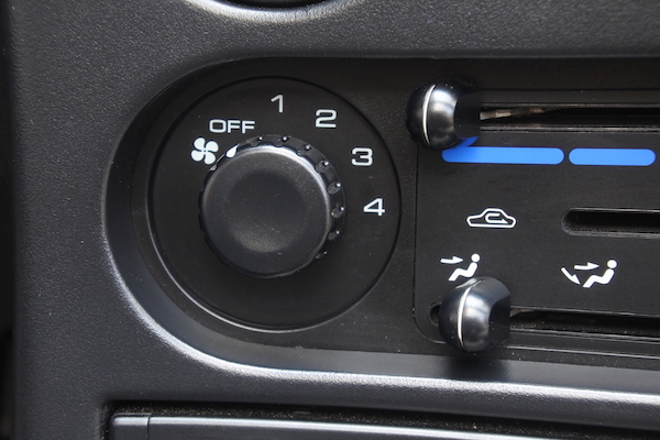 エアコンスイッチの無いツマミ
