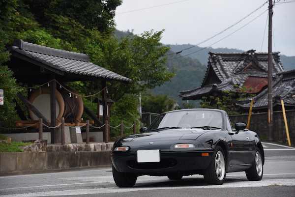大きな太鼓とロードスター