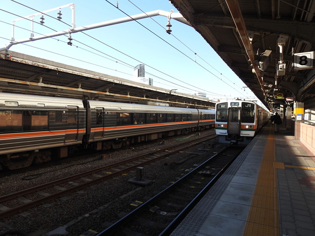 Photos: 名古屋駅/中央線ホーム