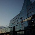 Photos: 夕日に染まるガラスの建物