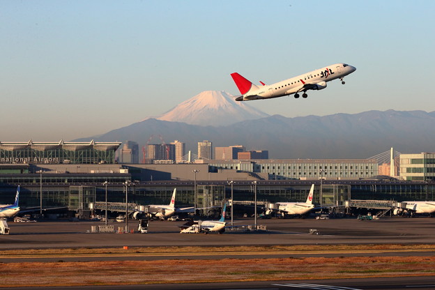Photos: E57W6652_Embraer ERJ-170と富士山