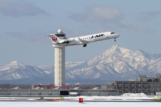 CRJ-200 J-AirとTowerと恵庭岳