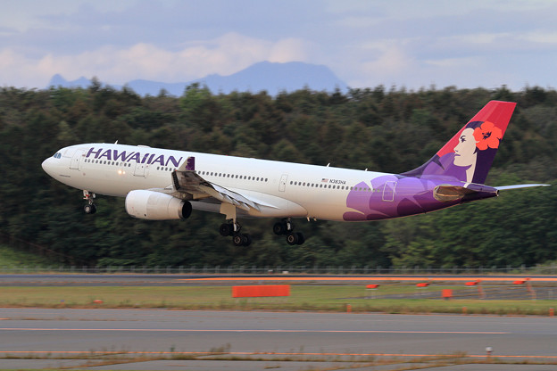 Photos: A330 Hawaiian N383HA landing